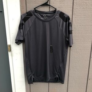 Oakley Men’s shirt